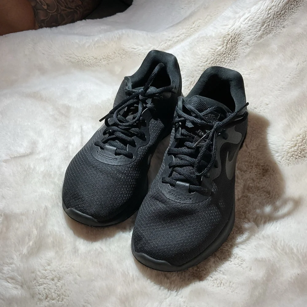 Nike men’s revolution 6 road running